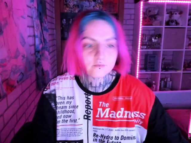 Емитовање снимка екрана LucyElfen