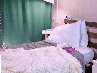 Еротски видео цхат TeenEmi