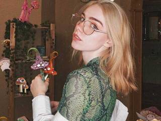 Еротски видео цхат LucyVirgin