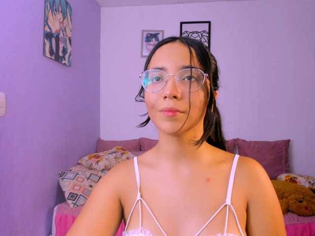 Фотографије LucyWill ❤ I m Lucy, shy and charming, a lover of good music, koalas and self-confident men. welcome to my room xoxo ❤ Je suis ici pour rencontrer des gens, me faire des amis et profiter.