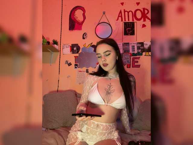 Емитовање снимка екрана LuxxxBaby