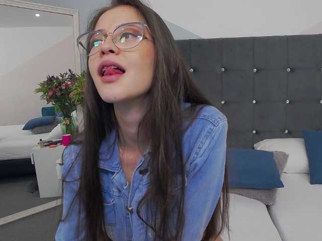 Емитовање снимка екрана MadieMoore