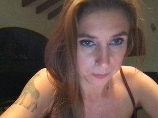 Еротски видео цхат MaggieModest