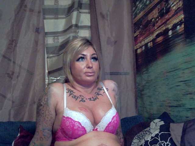Фотографије MailyHurt hi ,guys! my name is Mia ! welcome group and prv chat! hot show free chat after goal!