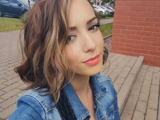 Еротски видео цхат MarcellaaOne