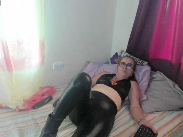 Фотографије MargothClain I have my fuckmachine active, come and play with me