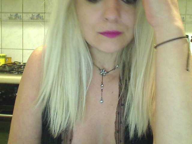 Емитовање снимка екрана HentaiXoX