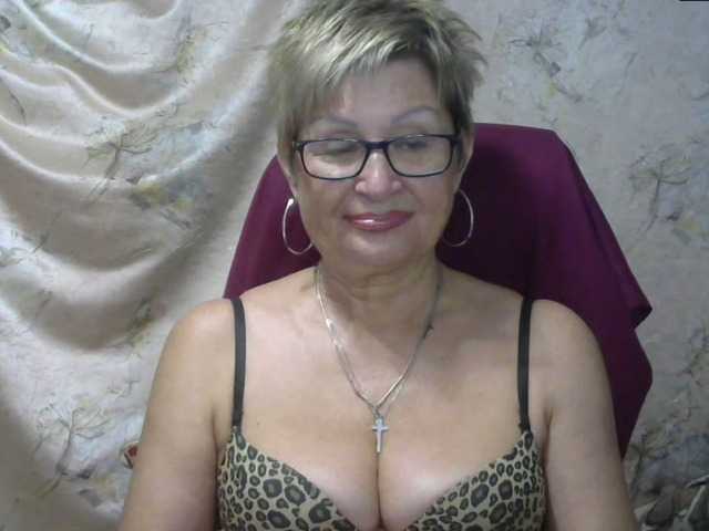 Фотографије MatureLissa Who wants to see mature pussy ? pls for @total English and German