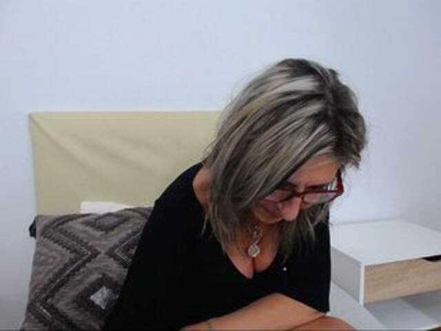 Емитовање снимка екрана MatureMerryxx