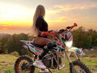 Еротски видео цхат MayaBonnu