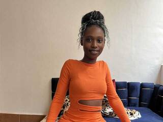 Еротски видео цхат Melaninebonyxxx