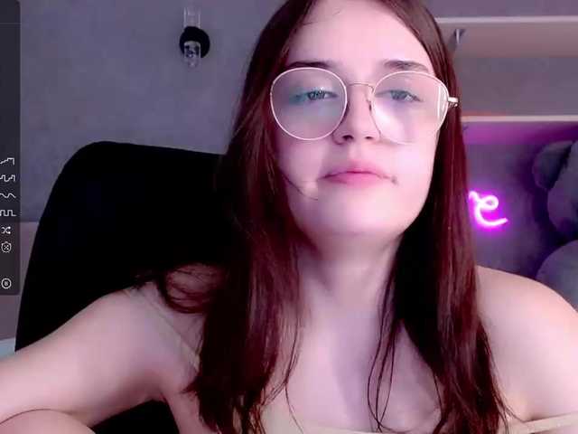 Фотографије MelodyGreen the day is still boring without your attention and presence (づ￣ 3￣)づ #teen #bigboobs #lovense #cum #young #natural