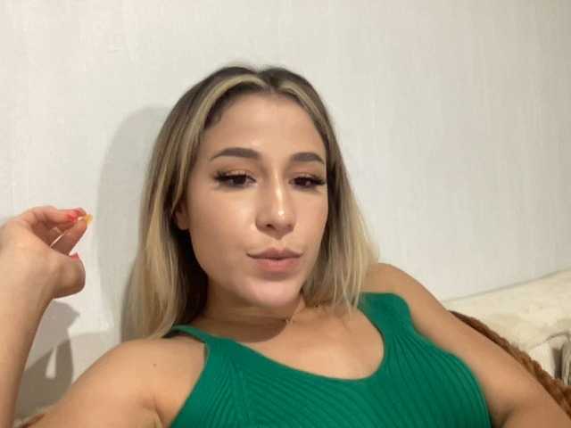 Фотографије Melyna_ Chaque 500 tokens envoyer en LIVE un album personnalisé pour toi ❤️‍