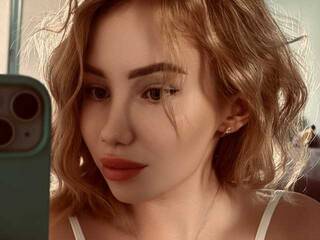 Еротски видео цхат MerriiiRosalee