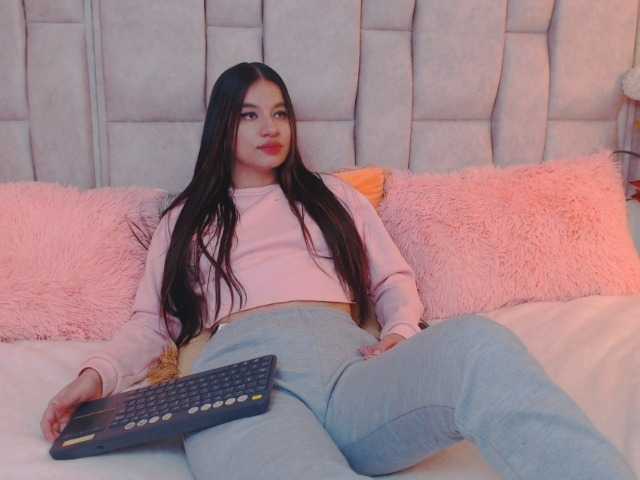 Фотографије MiaDunof1 hi guys i want you to vibrate me .im addicted to feeling , pink toy ready mmm lets fuck me