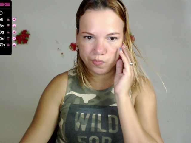 Фотографије MikahLatin lovense 3 is on//make me wet with somes vibes and me squirt with 555 tks/