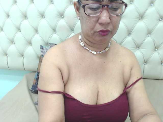 Фотографије MilfPleasure1 50 tits .. 100 open pussy im flexible .. 65 anal ... 200 naked and play with toy