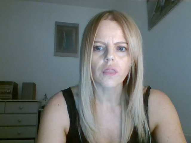 Фотографије MilfSusanna If you wanna play, join me up in pvt and lets;) i love to dance;) and play...