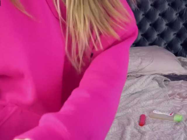 Емитовање снимка екрана MillaDoll