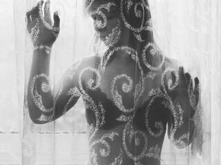 Еротски видео цхат Mina-Harker