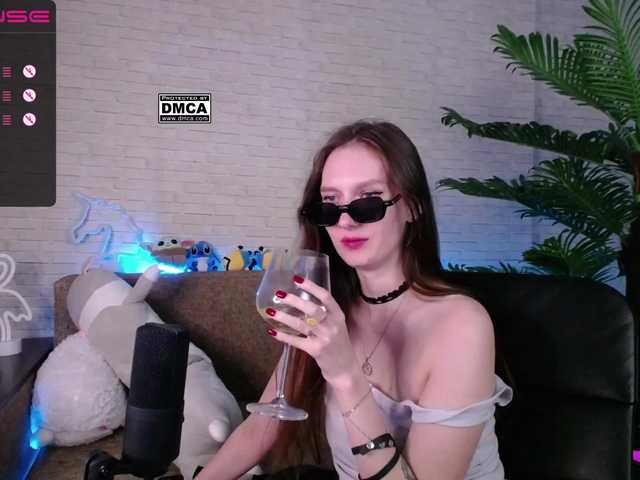 Емитовање снимка екрана RumGirl