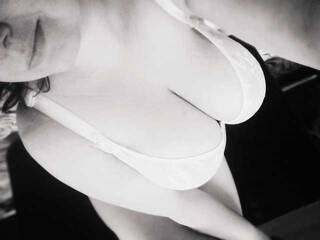 Еротски видео цхат Modest666