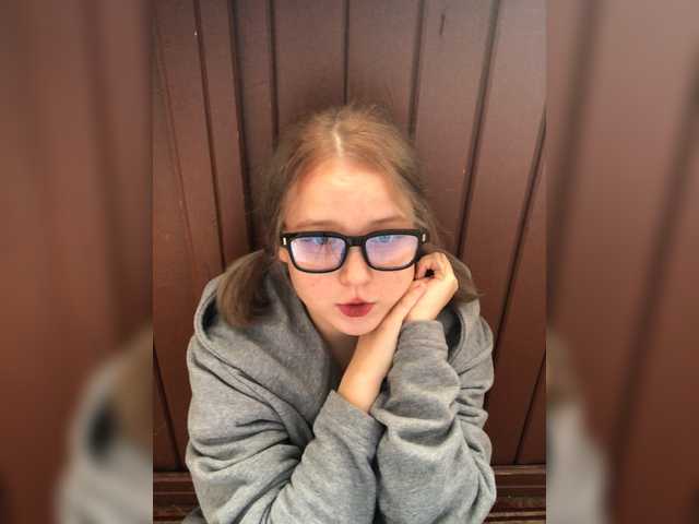 Емитовање снимка екрана MollyFranchi