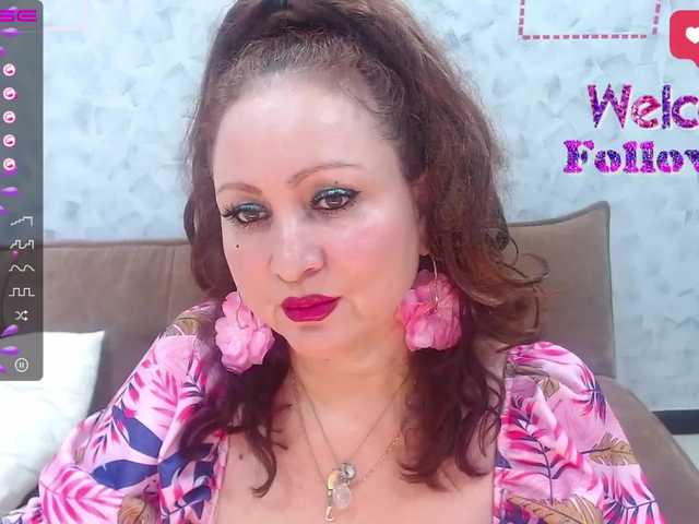Фотографије MommyQueen Hi guys. Welcome ...my room. I am mommy queens. mature, I like. fantasy and kamasutra. let's go my goal 500 tk. #mature #deeptroat #blowjob #latina #new