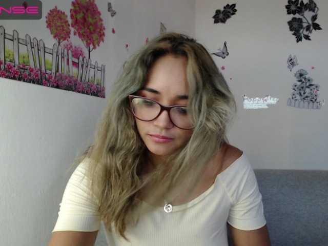 Емитовање снимка екрана monica-squirt