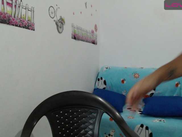 Емитовање снимка екрана monica-squirt