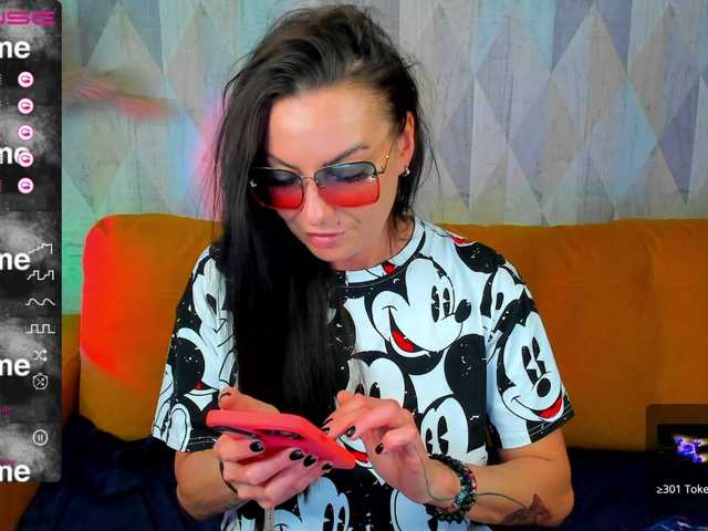 Емитовање снимка екрана MonicaGucci