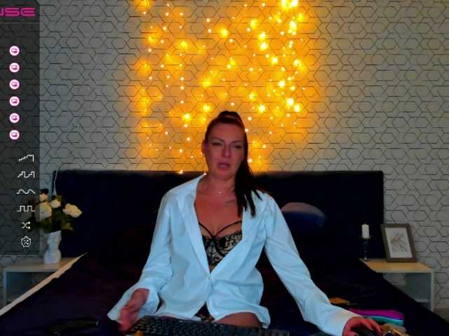 Емитовање снимка екрана MonicaGucci