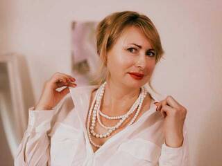 Еротски видео цхат MonicaMoor