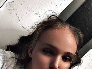 Еротски видео цхат MrsDiamond