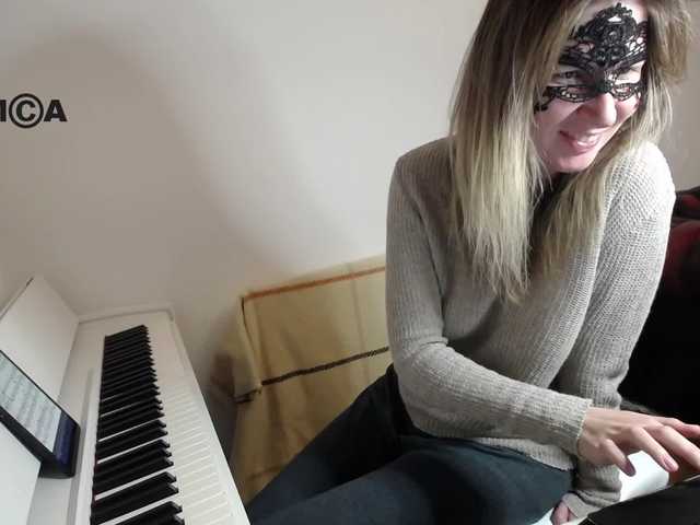 Емитовање снимка екрана PianoGirl