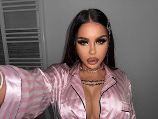 Еротски видео цхат NaomyBlackBarbie