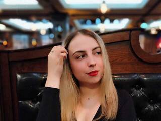 Еротски видео цхат NelleVanile