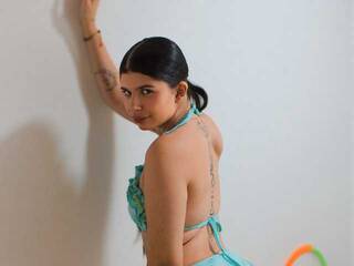 Еротски видео цхат Nicolane-Palmer1