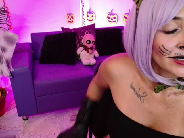Фотографије nicole-saenz tits out 180 @remain #bigtits #bigclit #pvt dont forget to follow me guys