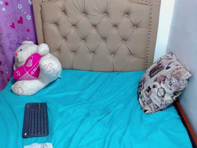 Емитовање снимка екрана NicoleMoore