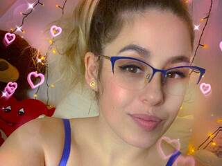 Еротски видео цхат NicollSweetXo