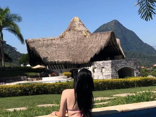 Еротски видео цхат NicolVelvet