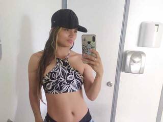 Еротски видео цхат NikkiHanson