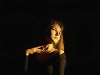 Еротски видео цхат Niktoria-Shy