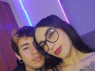 Еротски видео цхат NoahAndMegan