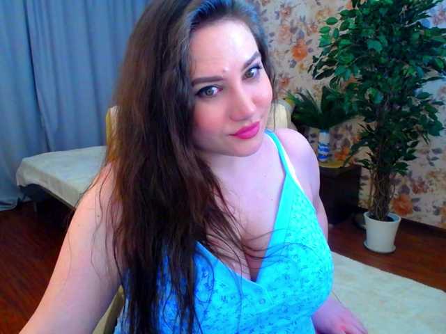 Фотографије VeritableGirl Hi guys! Welcome to my room! Let's have some fun together! Tip me if you like me - 11-111-1111!