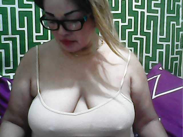 Фотографије Applepie69 hello welcome to my room please help me token boobs 20 plus pussy 30 ass 40 nakec 50 show play pussy 100