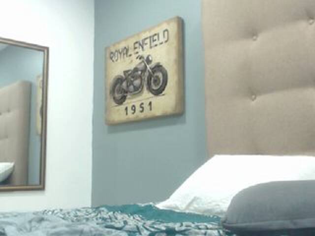 Емитовање снимка екрана PaigeThomson