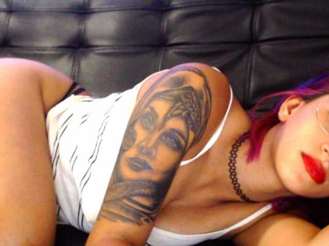 Емитовање снимка екрана PaigeThomson