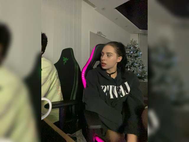 Емитовање снимка екрана PARTYNEXTNEXT
